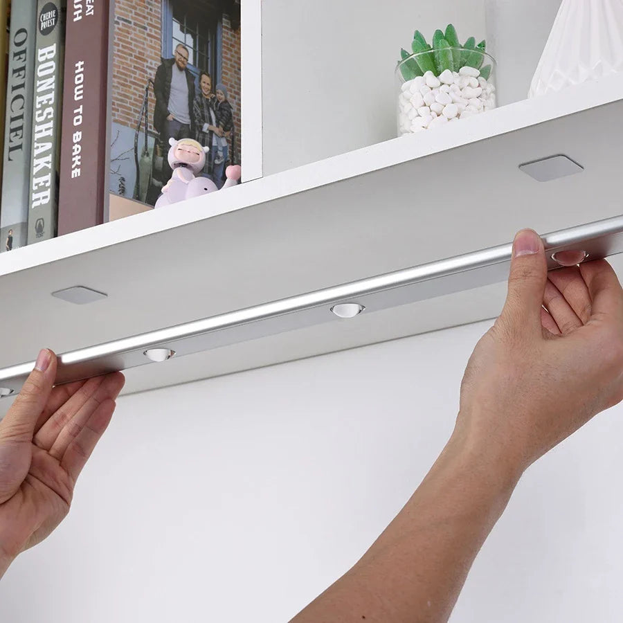 Luminária LED Ultra Fina com Sensor de Movimento - Verona Decor - VERONA DECOR