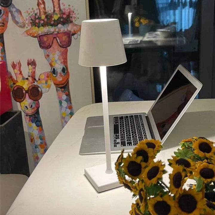 Luminária De Mesa Led Sem Fio Recarregável - VERONA DECOR