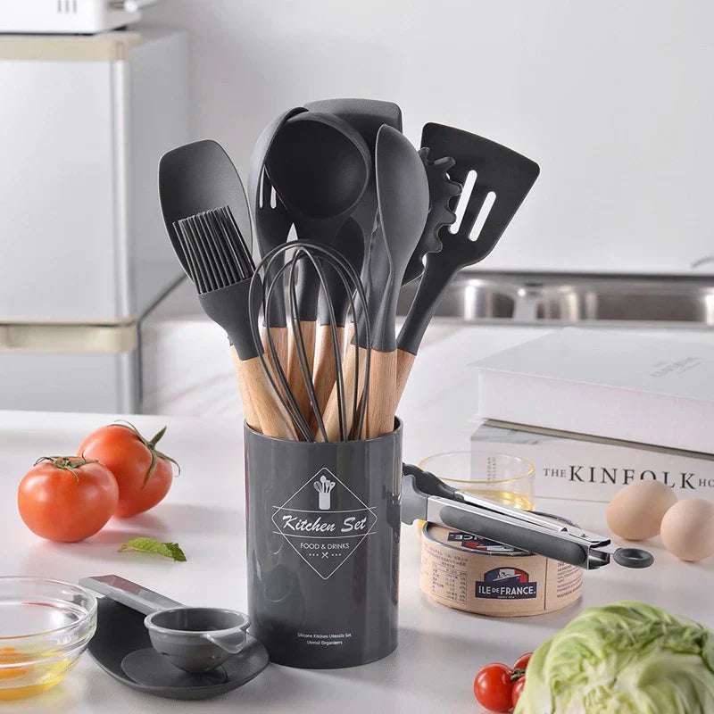 Jogo de Utensílios de Cozinha com 12 Peças em Silicone e Cabo de Madeira - Verona Decor - VERONA DECOR