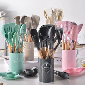 Jogo de Utensílios de Cozinha com 12 Peças em Silicone e Cabo de Madeira - Verona Decor - VERONA DECOR